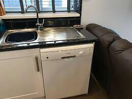 Cozy Lodge Sleeps 4 in Barton-upon-humber