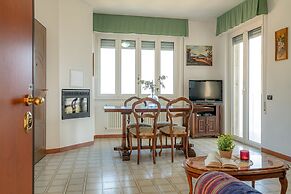 Beautiful 4-bed Apartment in Limonta