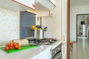 Beautiful 4-bed Apartment in Limonta