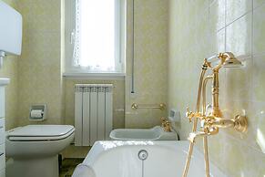 Beautiful 4-bed Apartment in Limonta