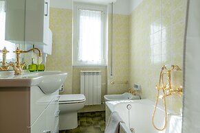 Beautiful 4-bed Apartment in Limonta