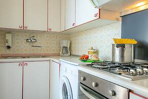 Beautiful 4-bed Apartment in Limonta