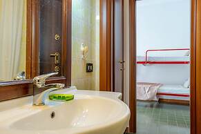 Beautiful 4-bed Apartment in Limonta