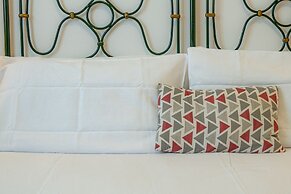 Beautiful 4-bed Apartment in Limonta