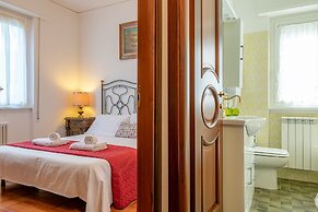 Beautiful 4-bed Apartment in Limonta