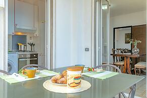 Beautiful 4-bed Apartment in Limonta