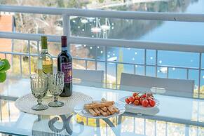 Beautiful 4-bed Apartment in Limonta