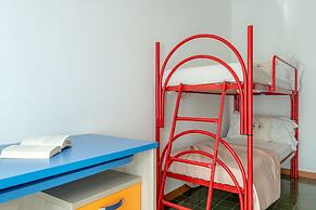 Beautiful 4-bed Apartment in Limonta