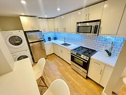 Modern Venice Condo By The Beach