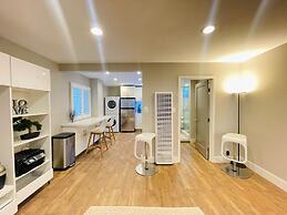 Modern Venice Condo By The Beach