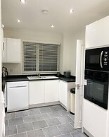 Stunning 2-bed House in Pembroke Dock