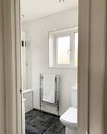 Stunning 2-bed House in Pembroke Dock