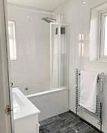 Stunning 2-bed House in Pembroke Dock