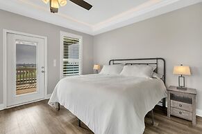 Fishermans Delight 3 Bedroom Home by RedAwning