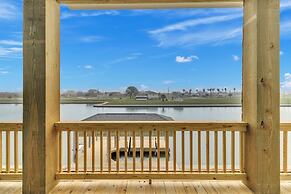 Fishermans Delight 3 Bedroom Home by RedAwning