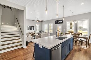 Fishermans Delight 3 Bedroom Home by RedAwning