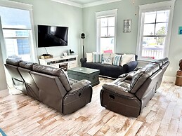 Seaside Sunsets 4 Bedroom Home by RedAwning