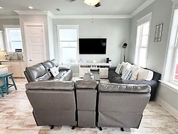 Seaside Sunsets 4 Bedroom Home by RedAwning