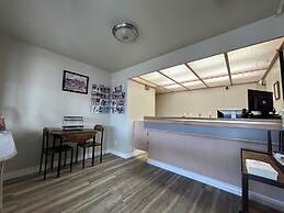 Four Sevens Motel