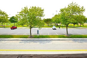 Raffles 206 1 Bedroom Condo by RedAwning