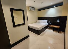 Green Glass Hotel