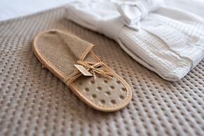 Theretra Pefki Seaside