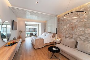 Theretra Pefki Seaside