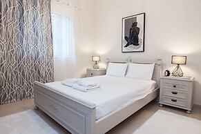 Beautiful 2 bedrooms apt at Filothei