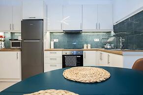 Beautiful 2 bedrooms apt at Filothei