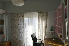 Immaculate 2-bed Apartment in Zografou