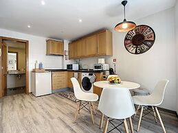 Cosy Central by Atlantic Holiday