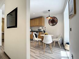 Cosy Central by Atlantic Holiday