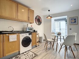 Cosy Central by Atlantic Holiday