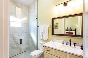 Imola: Newly Remodeled Pool Home Minutes from Vanderbilt Beach. Family