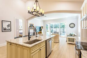 Imola: Newly Remodeled Pool Home Minutes from Vanderbilt Beach. Family