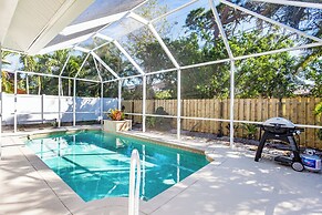 Imola: Newly Remodeled Pool Home Minutes from Vanderbilt Beach. Family