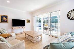 Imola: Newly Remodeled Pool Home Minutes from Vanderbilt Beach. Family