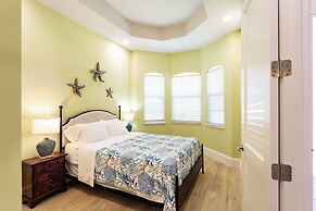 Imola: Newly Remodeled Pool Home Minutes from Vanderbilt Beach. Family