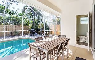 Imola: Newly Remodeled Pool Home Minutes from Vanderbilt Beach. Family