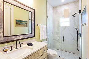 Imola: Newly Remodeled Pool Home Minutes from Vanderbilt Beach. Family