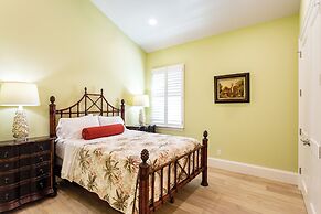 Imola: Newly Remodeled Pool Home Minutes from Vanderbilt Beach. Family