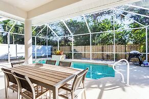 Imola: Newly Remodeled Pool Home Minutes from Vanderbilt Beach. Family