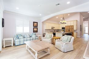 Imola: Newly Remodeled Pool Home Minutes from Vanderbilt Beach. Family