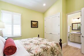 Imola: Newly Remodeled Pool Home Minutes from Vanderbilt Beach. Family