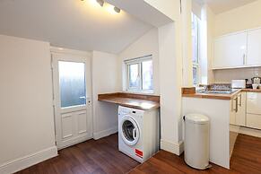 Pillo Rooms - Cosy 2 Bed House in Eccles