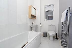 Pillo Rooms - Cosy 2 Bed House in Eccles