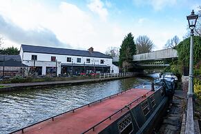 Pillo Rooms - Cosy 2 Bed House in Eccles