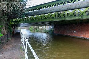 Pillo Rooms - Cosy 2 Bed House in Eccles