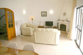Lovely 2 Bedroom end Townhouse in Carvoeiro
