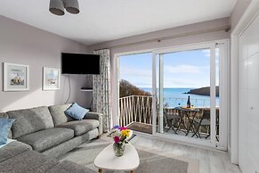 Freshwater Bay - Sea View Apartment